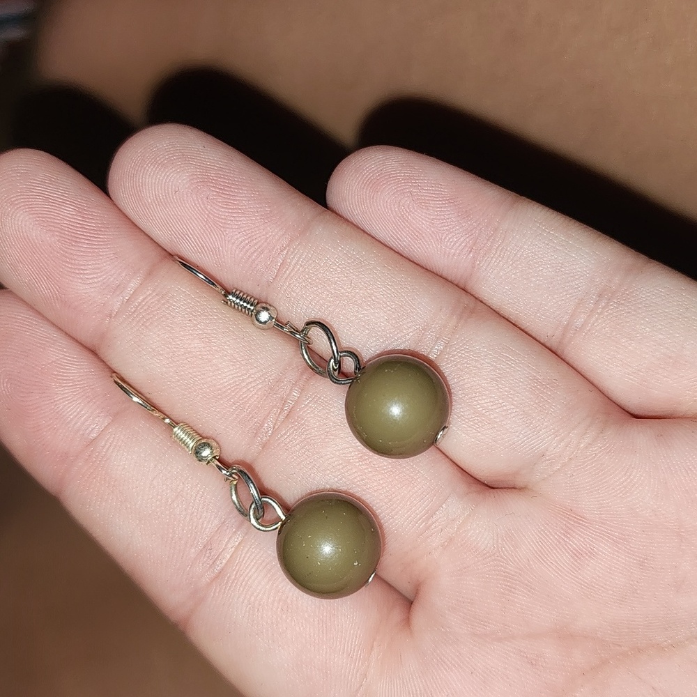 (60) Olive Green Dangle Earrings